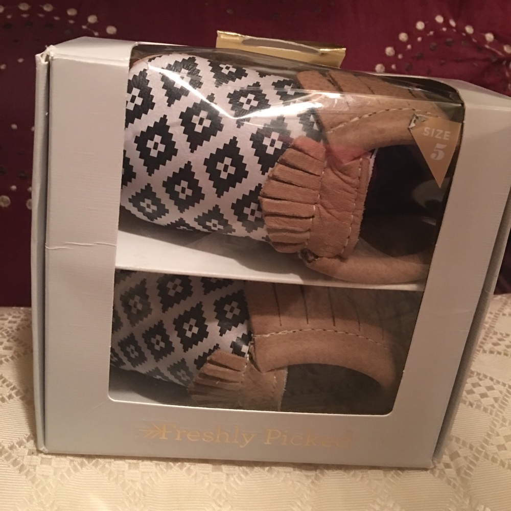 Freshly Picked 💯 authentic new with tags moccasin